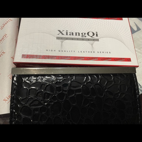 Black ladies  patent leather wallet New in Box - Picture 2 of 5